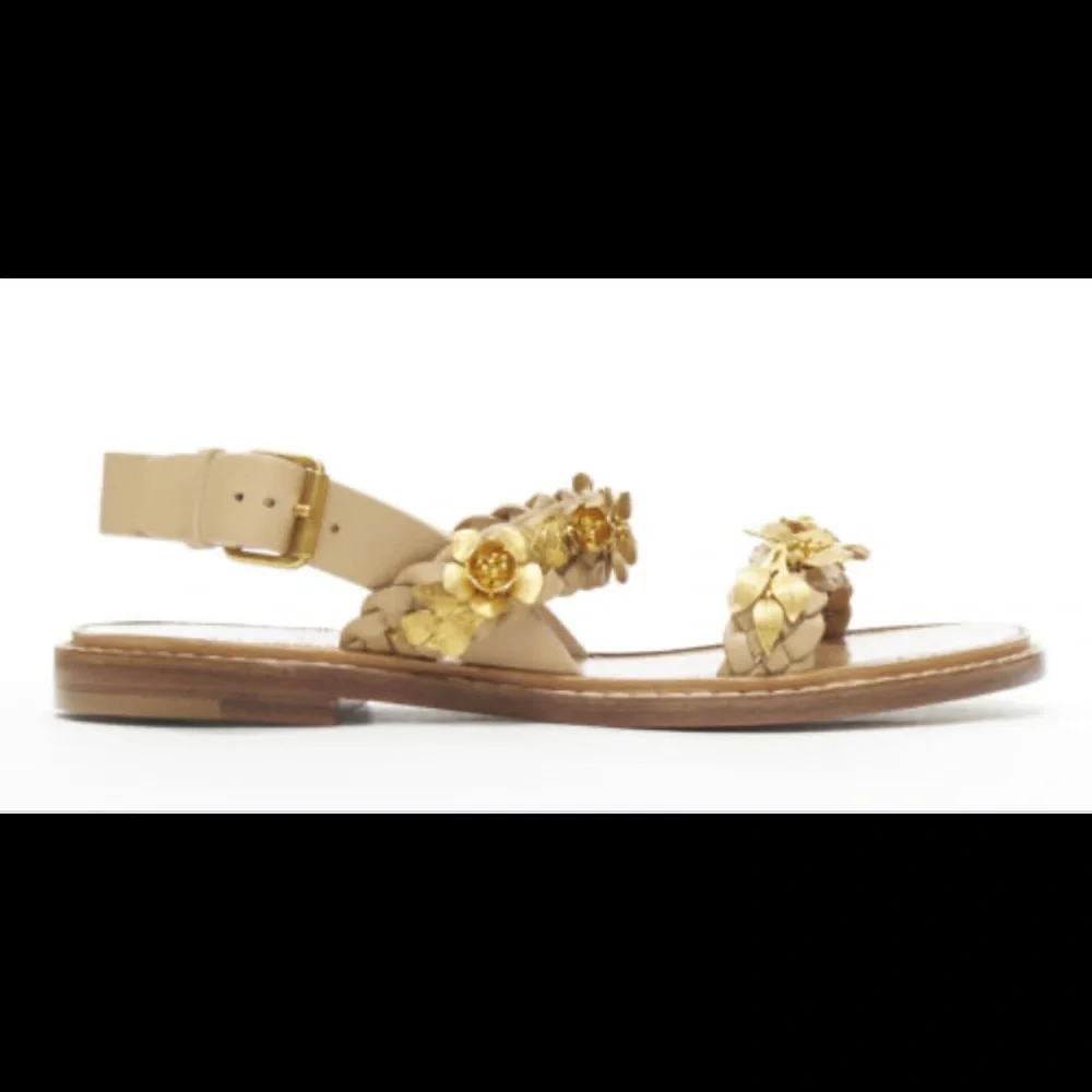VALENTINO SANDALS
Beautiful sandals for many summer occasions for day or night - Picture 3 of 12